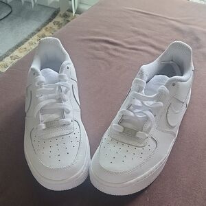 Nike Air Force 1 LE (GS) White Low-Top Leather Sneakers Kids Size 5Y